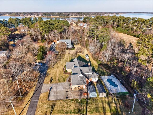 9327 Rivershore DR, Suffolk, VA 23433