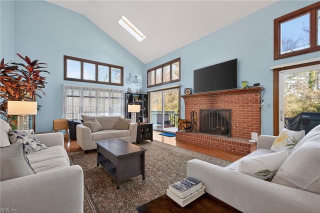 9327 Rivershore DR, Suffolk, VA 23433