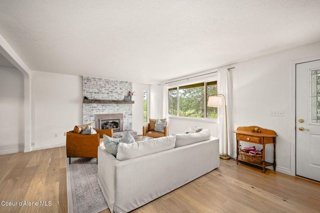 2087 E Glacier RD, Hayden, ID 83835