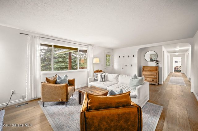 2087 E Glacier RD, Hayden, ID 83835