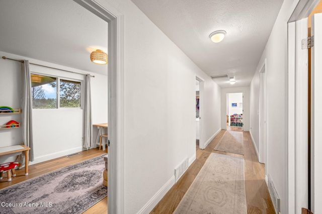 2087 E Glacier RD, Hayden, ID 83835