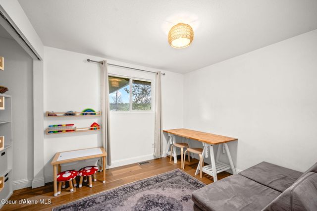 2087 E Glacier RD, Hayden, ID 83835
