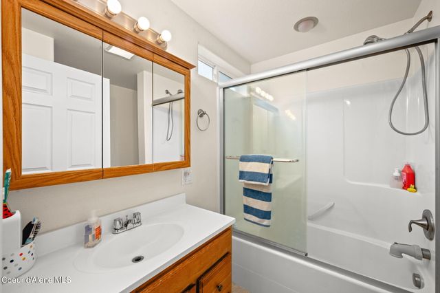 2087 E Glacier RD, Hayden, ID 83835