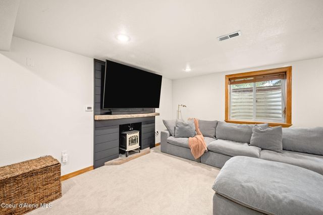 2087 E Glacier RD, Hayden, ID 83835
