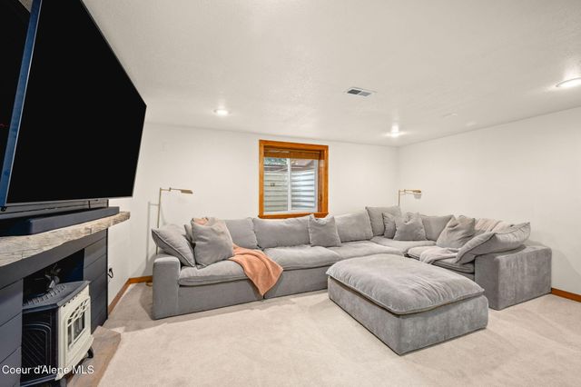 2087 E Glacier RD, Hayden, ID 83835