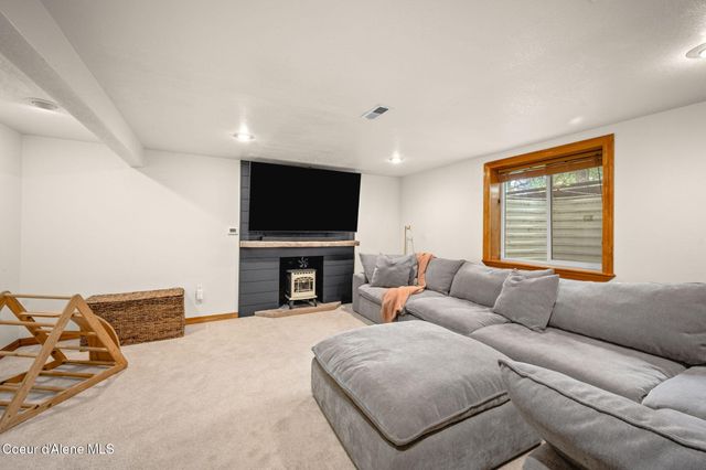 2087 E Glacier RD, Hayden, ID 83835