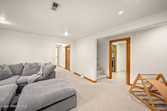 2087 E Glacier RD, Hayden, ID 83835