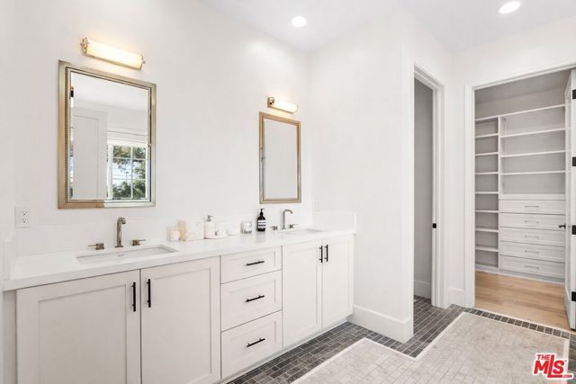 11380 Waterford St, Los Angeles, CA 90049