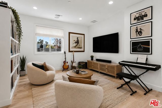 11380 Waterford St, Los Angeles, CA 90049