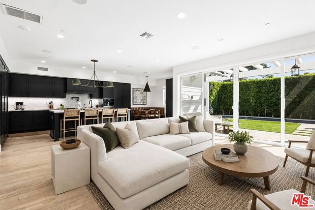 11380 Waterford St, Los Angeles, CA 90049