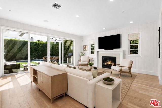 11380 Waterford St, Los Angeles, CA 90049