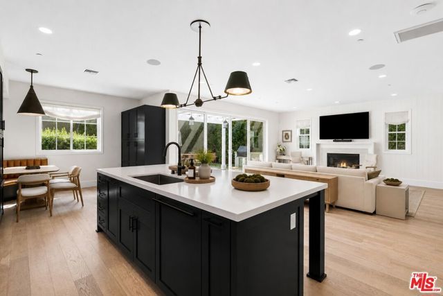11380 Waterford St, Los Angeles, CA 90049