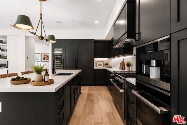 11380 Waterford St, Los Angeles, CA 90049