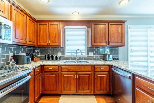 2025 York Ridge Place, Fort Wayne, IN 46818