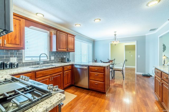 2025 York Ridge Place, Fort Wayne, IN 46818