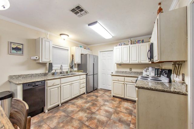 1133 W Camilla Dr, Thibodaux, LA 70301