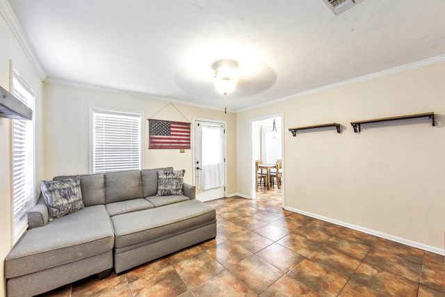 1133 W Camilla Dr, Thibodaux, LA 70301