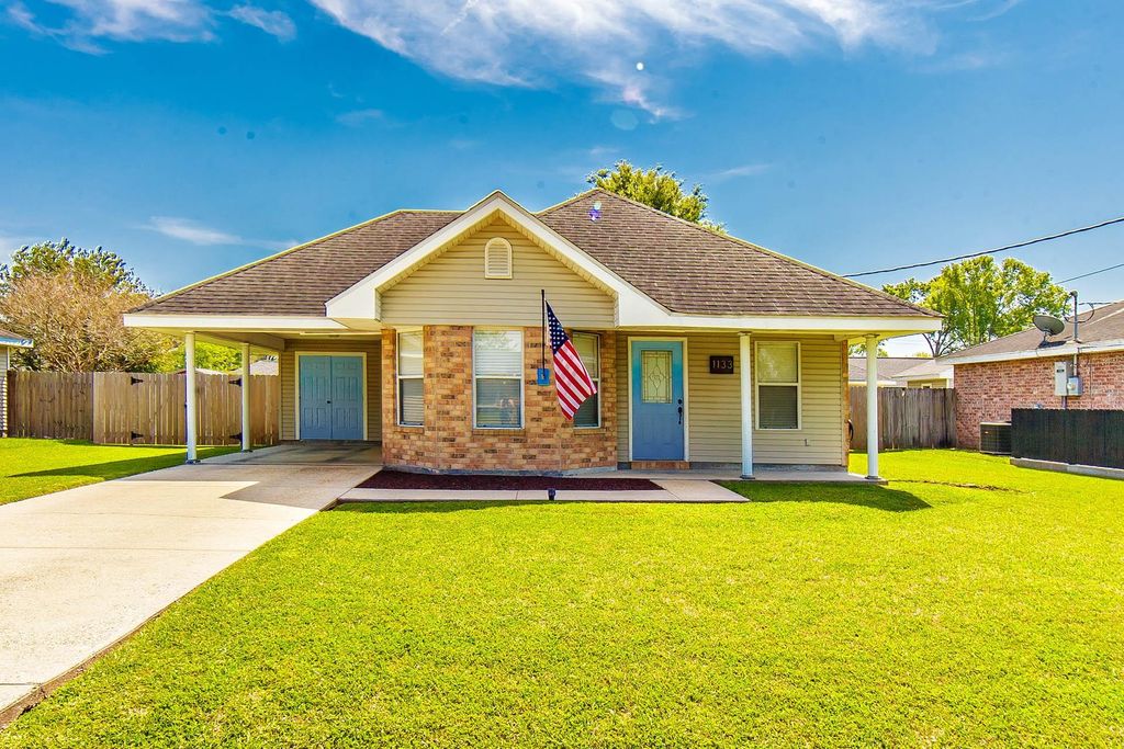 1133 W Camilla Dr, Thibodaux, LA 70301