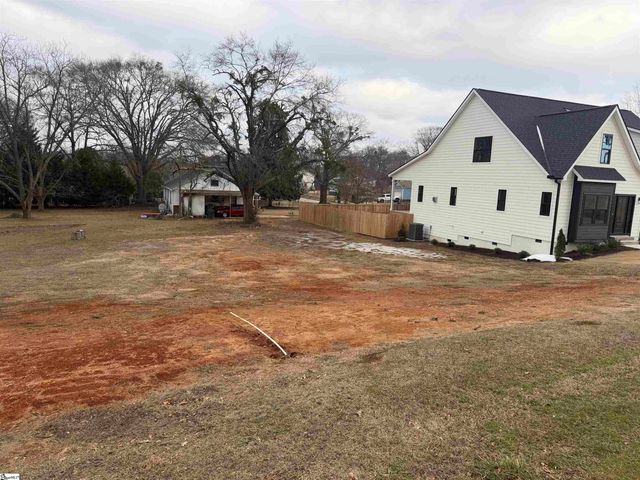 712 N Main Street, Greer, SC 29651