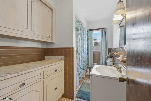 310 Cristiani St, Roselle Boro, NJ 07203