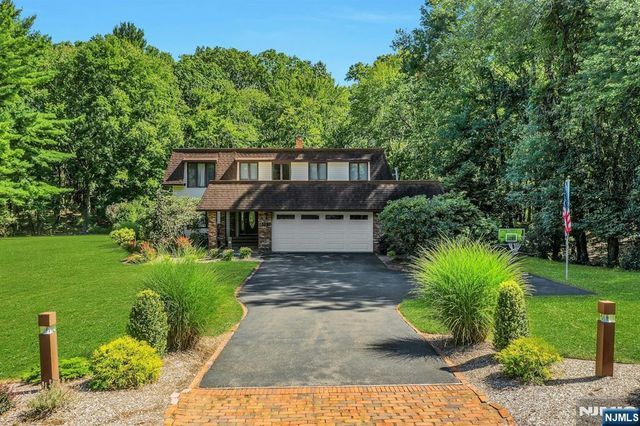 359 Hillview Terrace, Franklin Lakes, NJ 07417