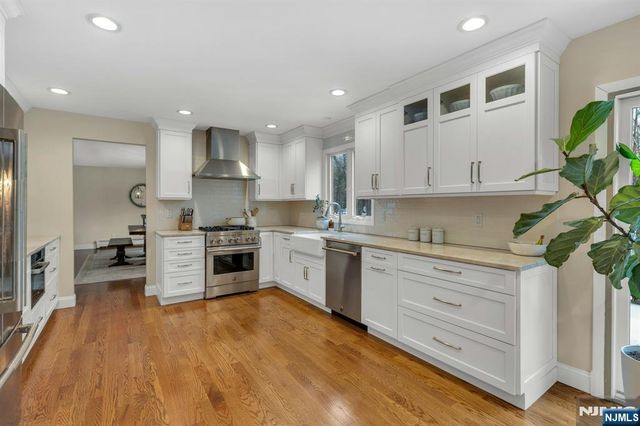359 Hillview Terrace, Franklin Lakes, NJ 07417