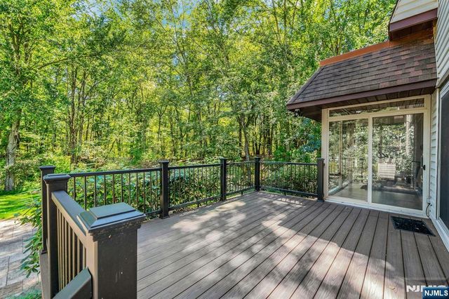 359 Hillview Terrace, Franklin Lakes, NJ 07417