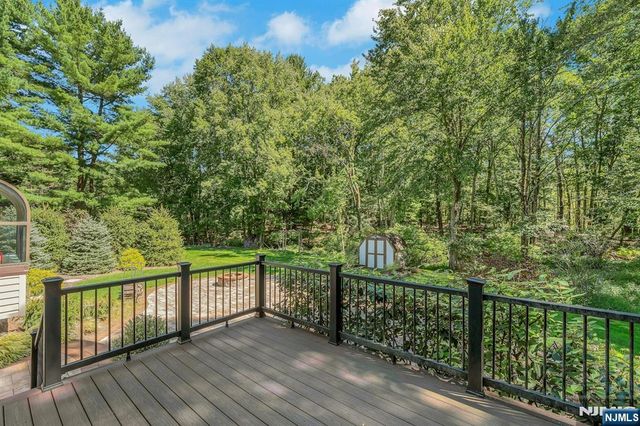 359 Hillview Terrace, Franklin Lakes, NJ 07417