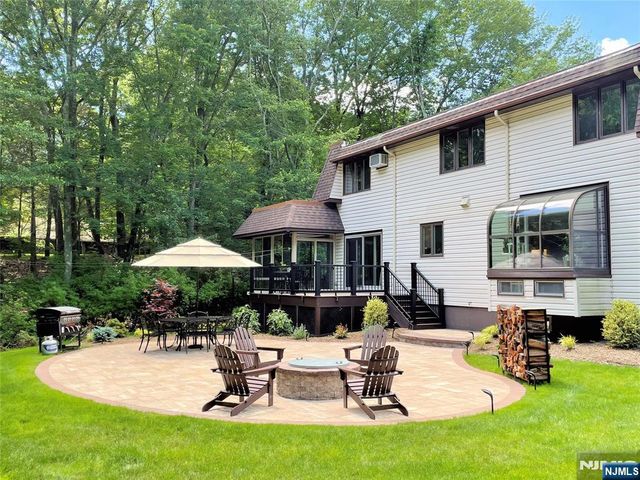 359 Hillview Terrace, Franklin Lakes, NJ 07417