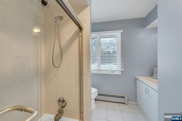 359 Hillview Terrace, Franklin Lakes, NJ 07417