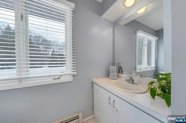 359 Hillview Terrace, Franklin Lakes, NJ 07417