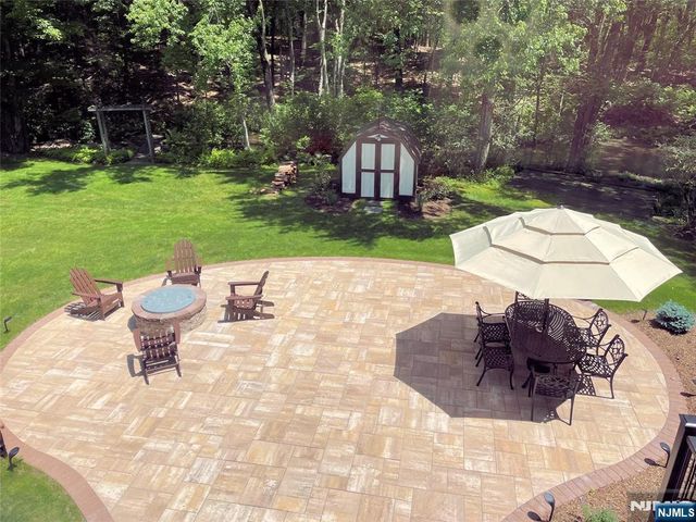 359 Hillview Terrace, Franklin Lakes, NJ 07417
