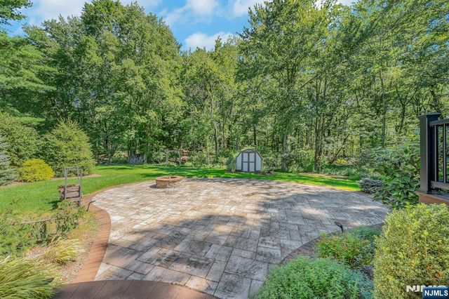 359 Hillview Terrace, Franklin Lakes, NJ 07417