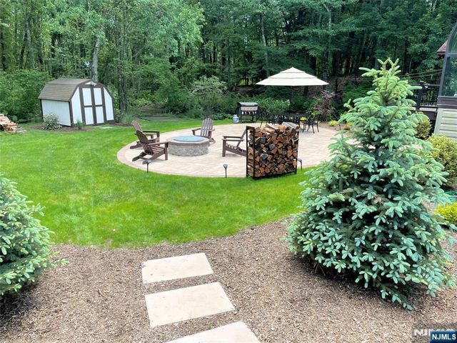 359 Hillview Terrace, Franklin Lakes, NJ 07417