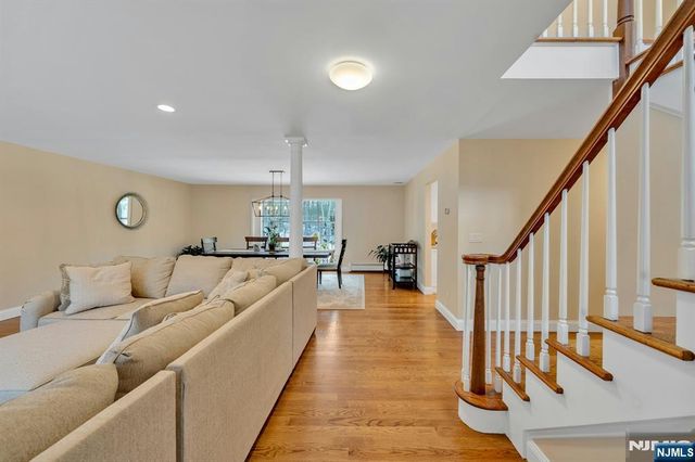 359 Hillview Terrace, Franklin Lakes, NJ 07417
