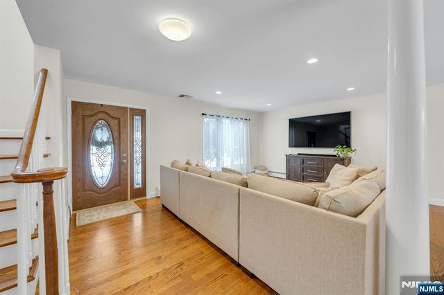 359 Hillview Terrace, Franklin Lakes, NJ 07417