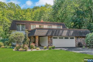 359 Hillview Terrace, Franklin Lakes, NJ 07417