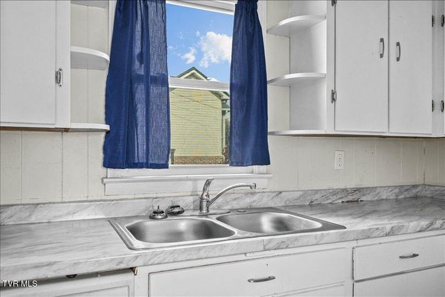 568 Old Airport Road, Bristol, VA 24201