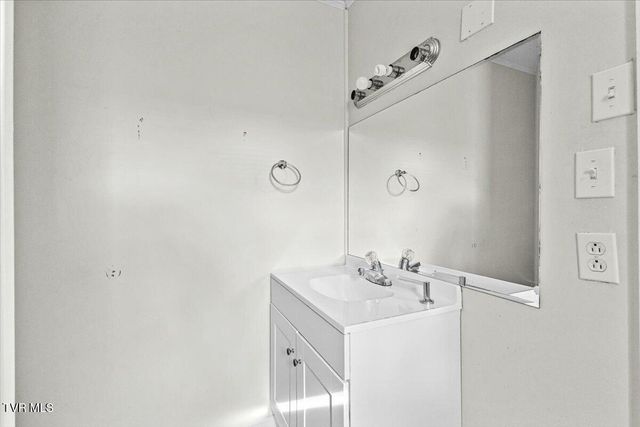 568 Old Airport Road, Bristol, VA 24201