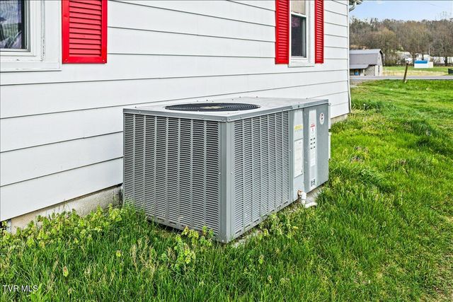 568 Old Airport Road, Bristol, VA 24201