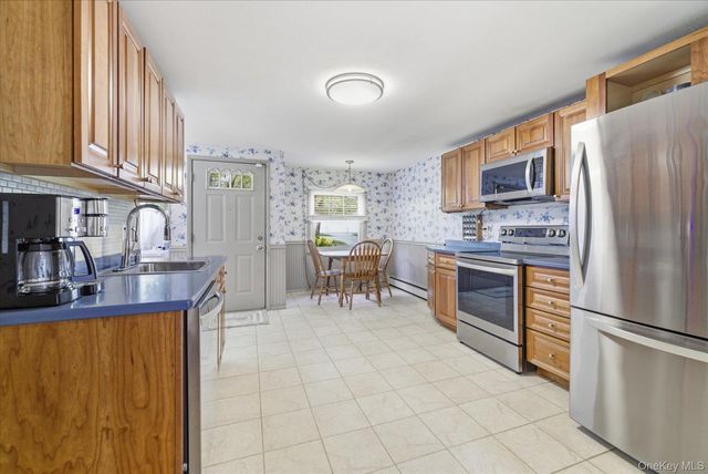 44 Meyer Lane, Medford, NY 11763