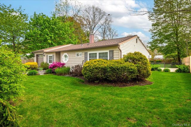 44 Meyer Lane, Medford, NY 11763