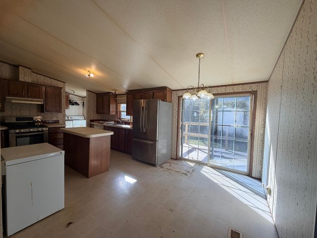 813 Bailey Road, Pineville, MO 64856