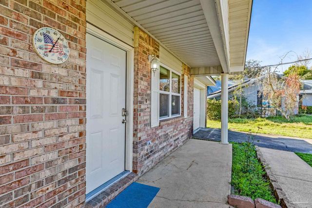 407 Celeste Ct, Mary Esther, FL 32569