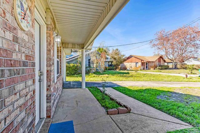 407 Celeste Ct, Mary Esther, FL 32569