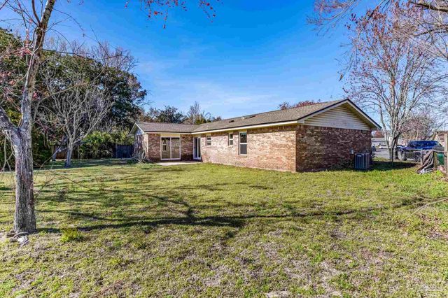 407 Celeste Ct, Mary Esther, FL 32569