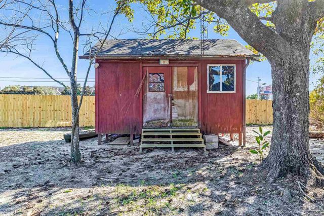 407 Celeste Ct, Mary Esther, FL 32569