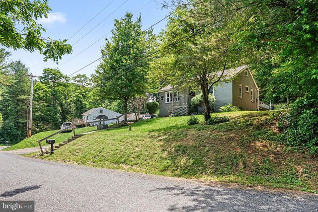 80 BOROLINE RD, Parkesburg, PA 19365