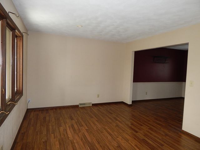 513 S 7th Street, Eldridge, IA 52748