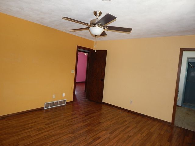 513 S 7th Street, Eldridge, IA 52748